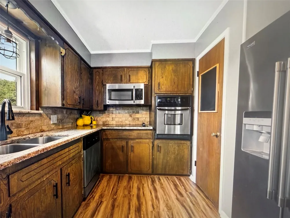 521 Wood Axtell, TX 76624