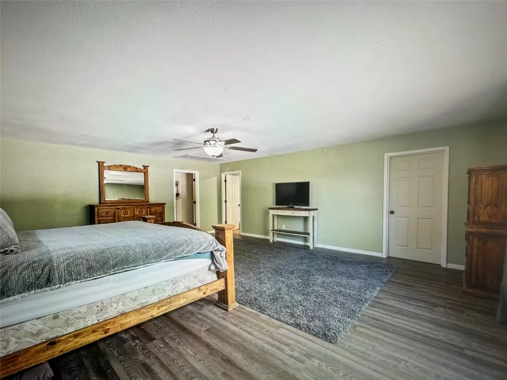 521 Wood Axtell, TX 76624