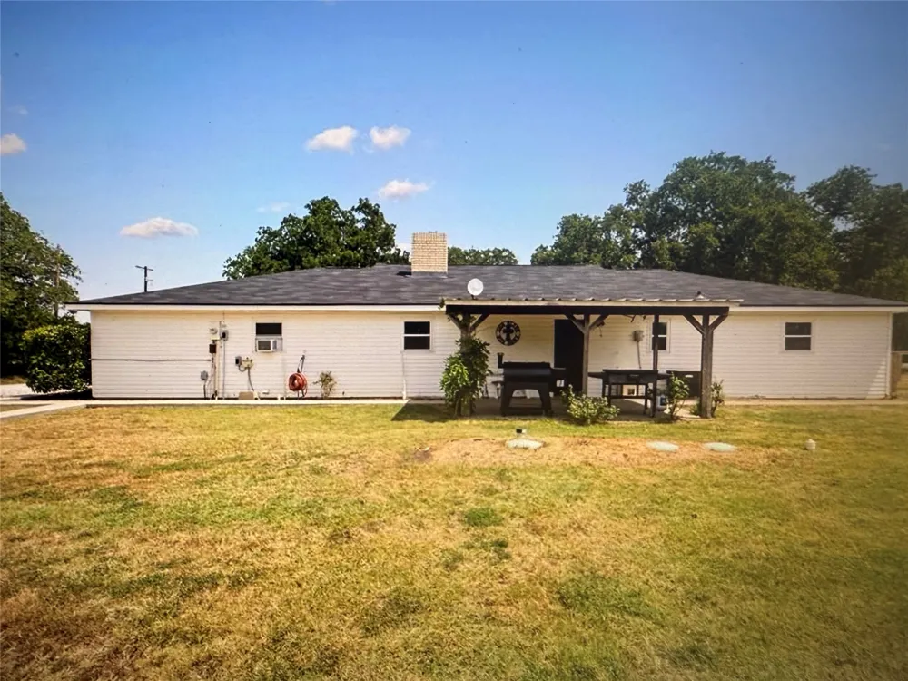 521 Wood Axtell, TX 76624