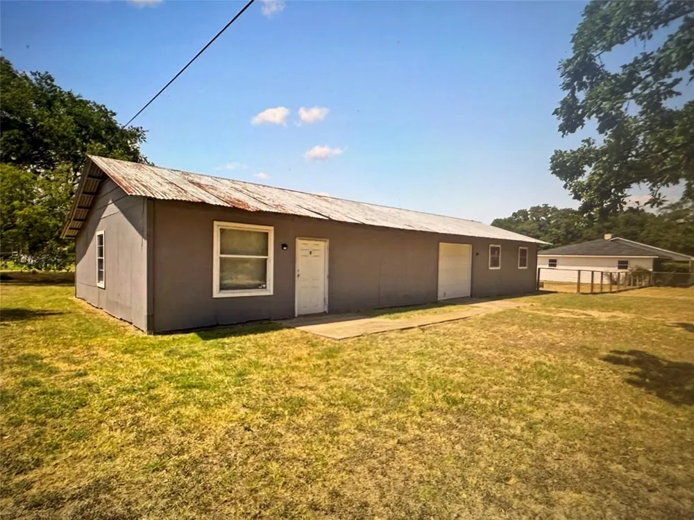 521 Wood Axtell, TX 76624