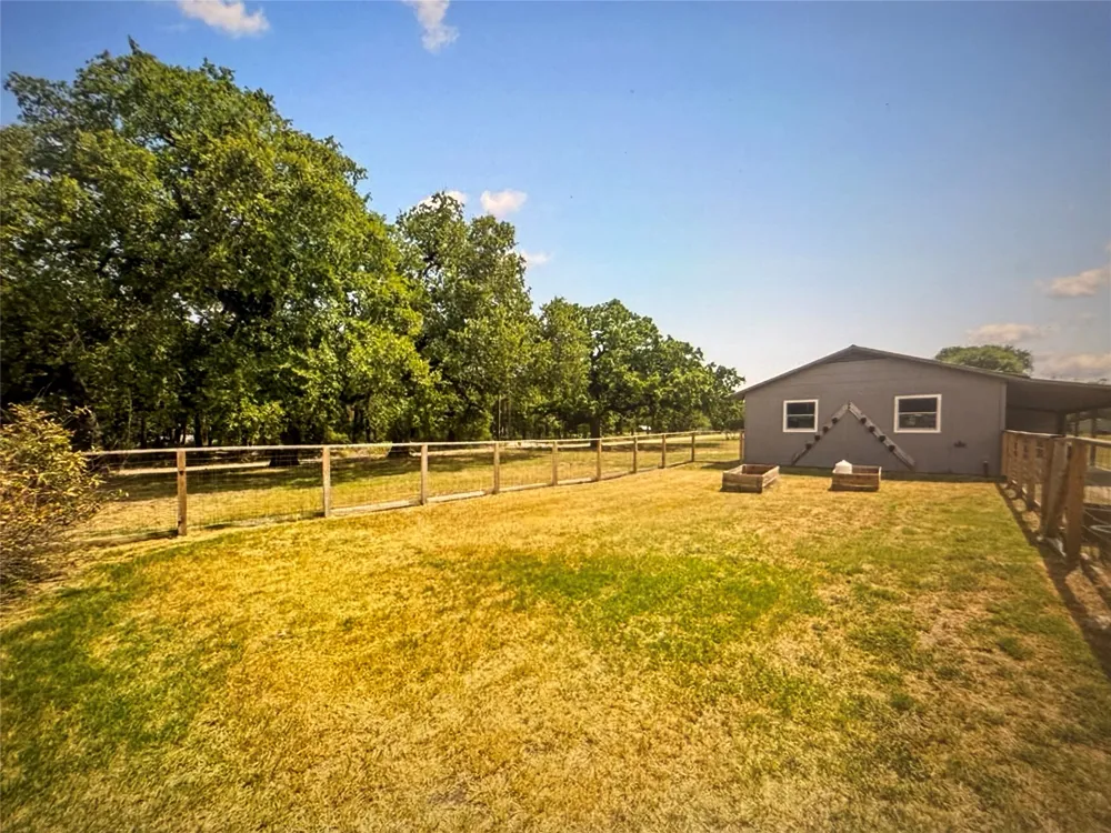 521 Wood Axtell, TX 76624