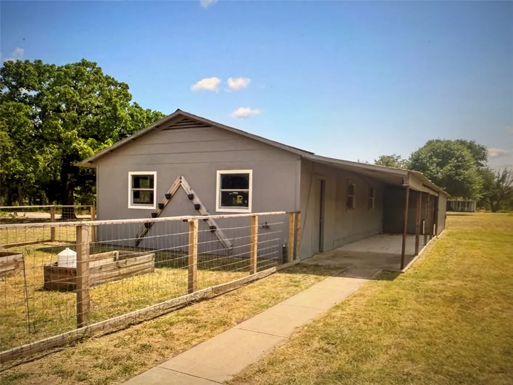 521 Wood Axtell, TX 76624