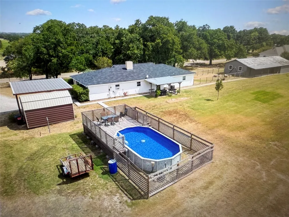 521 Wood Axtell, TX 76624