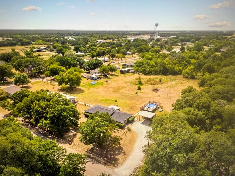 521 Wood Axtell, TX 76624