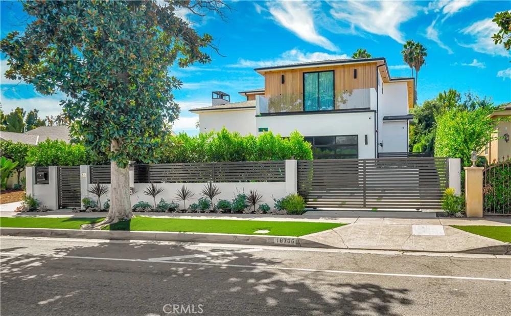16706 Magnolia Encino, CA 91436