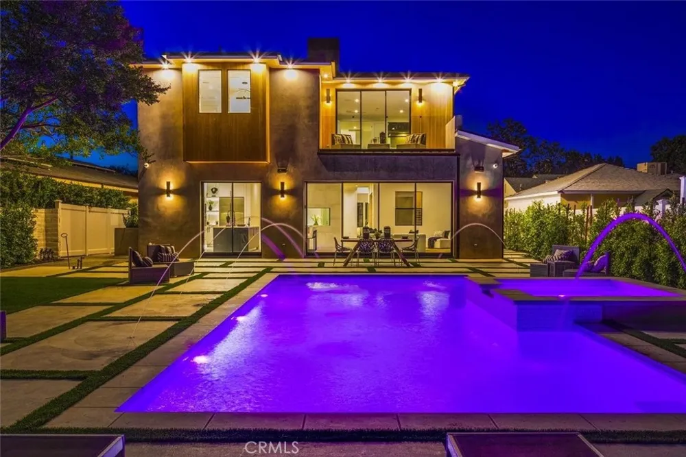 16706 Magnolia Encino, CA 91436
