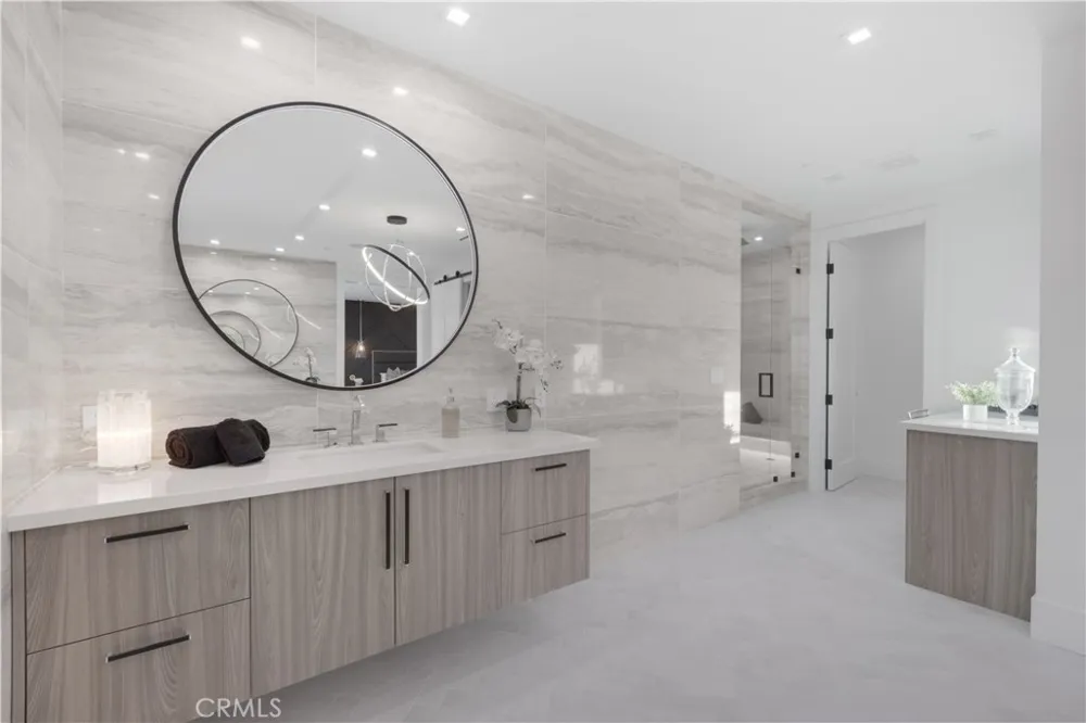 16706 Magnolia Encino, CA 91436