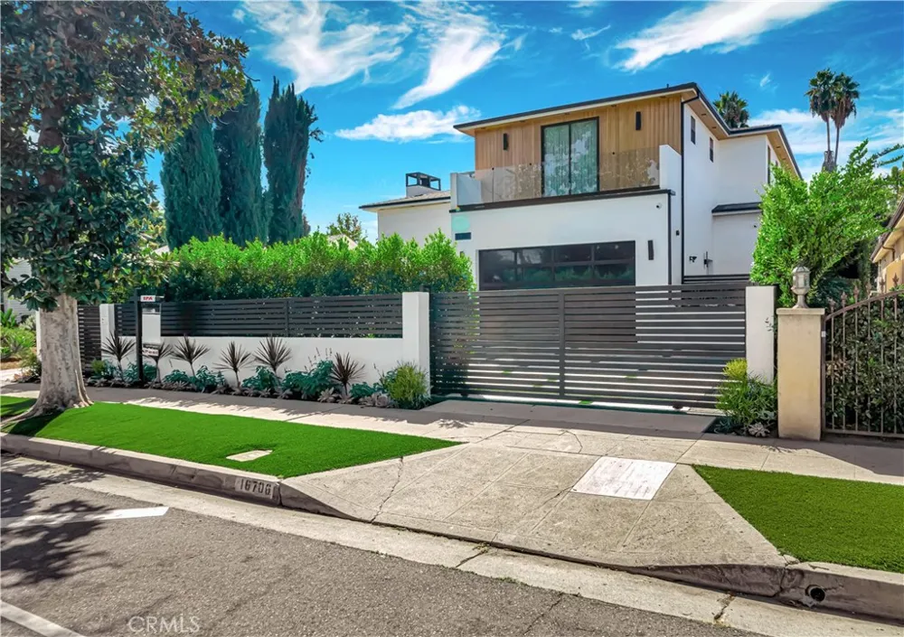 16706 Magnolia Encino, CA 91436