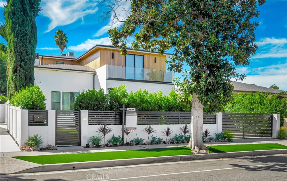 16706 Magnolia Encino, CA 91436