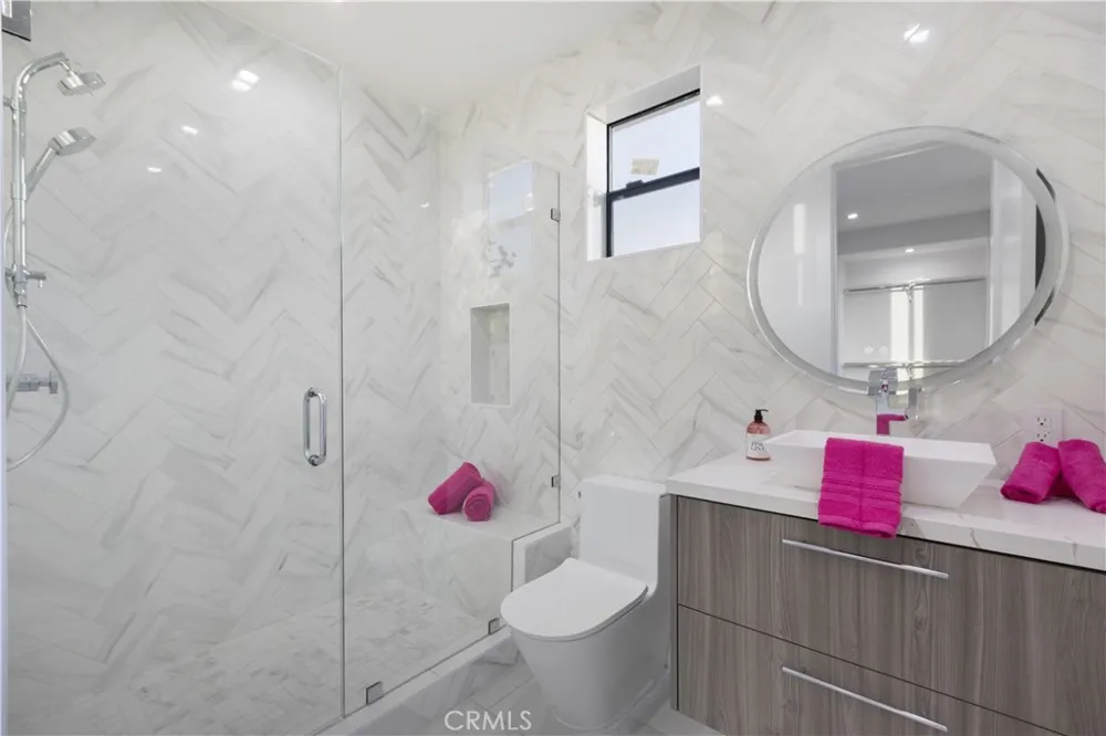 16706 Magnolia Encino, CA 91436