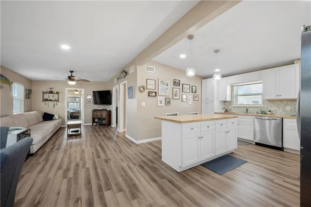 622 S Sandpiper Ingleside, TX 78362