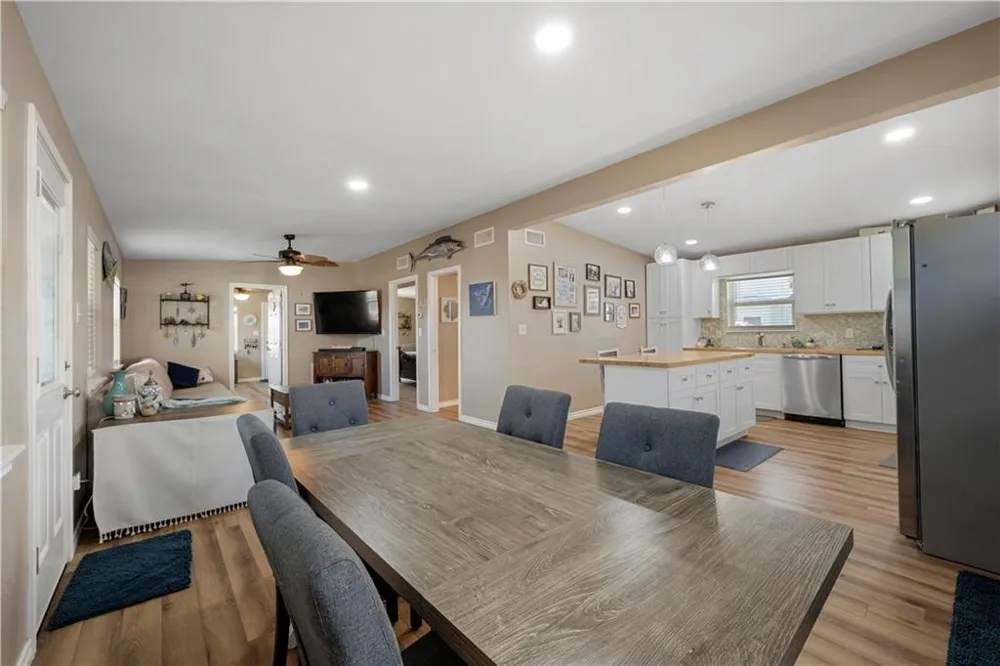 622 S Sandpiper Ingleside, TX 78362