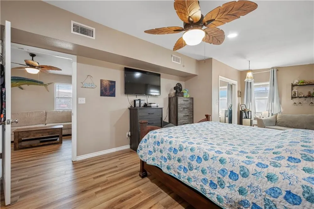 622 S Sandpiper Ingleside, TX 78362
