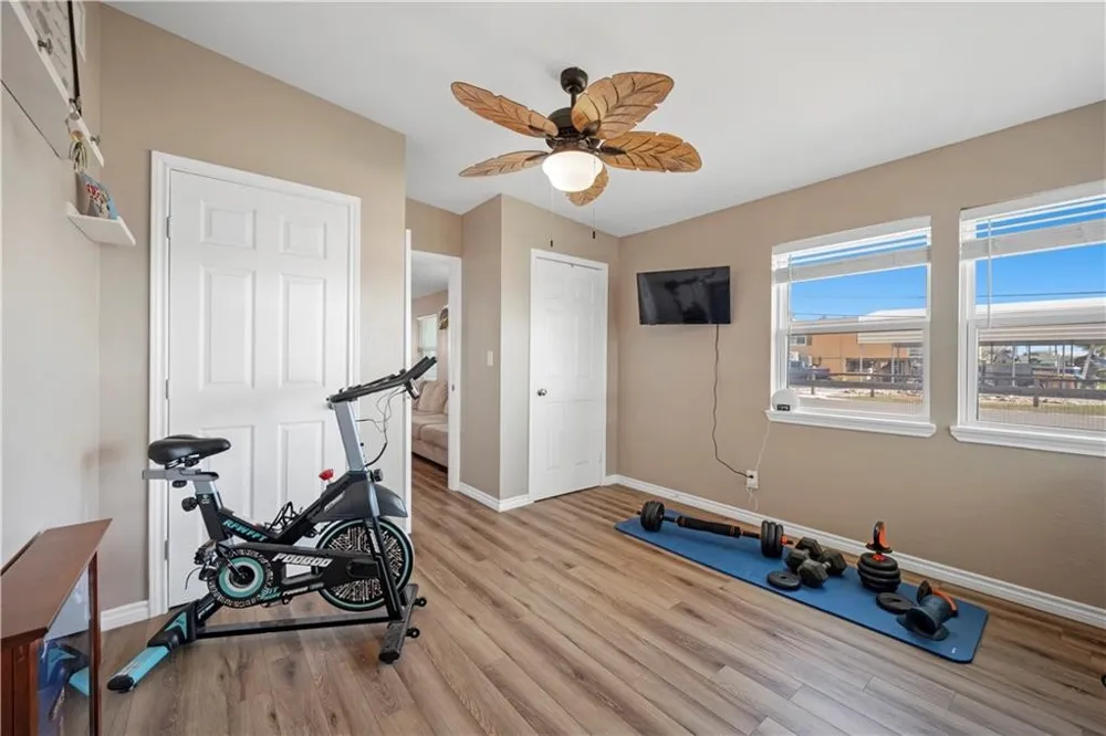 622 S Sandpiper Ingleside, TX 78362
