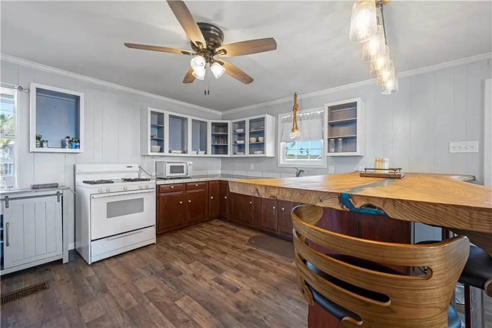 622 S Sandpiper Ingleside, TX 78362