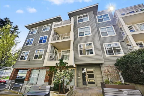 2901 NE Blakely Street #128
