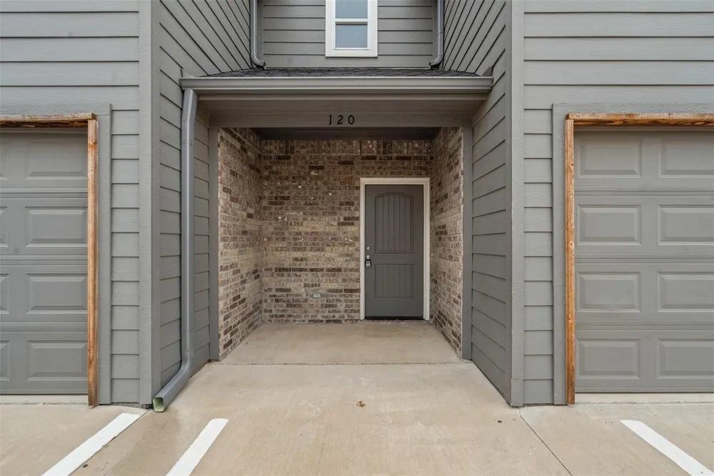 128 Abbey Park Court Granbury, TX 76049