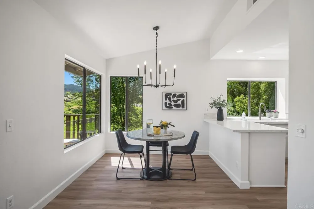 4122 Oak Island Fallbrook, CA 92028