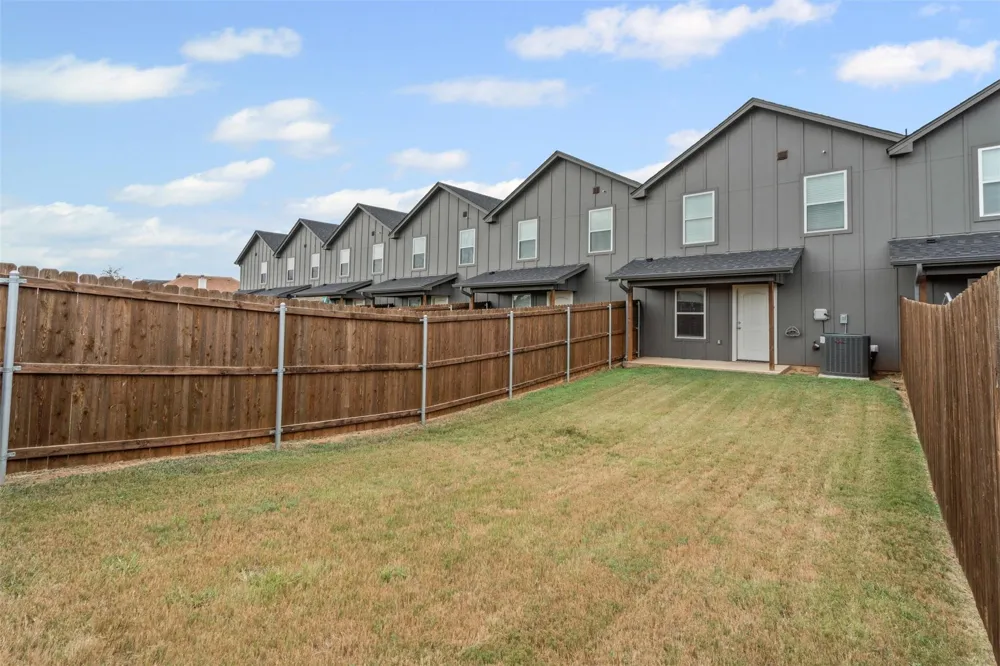 136 Abbey Park Court Granbury, TX 76049