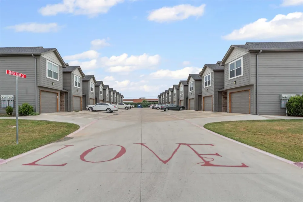 136 Abbey Park Court Granbury, TX 76049