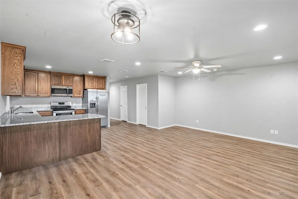 136 Abbey Park Court Granbury, TX 76049