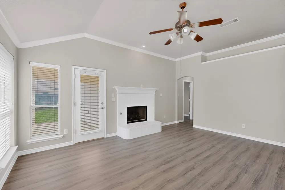 612 Mooney Drive Saginaw, TX 76179