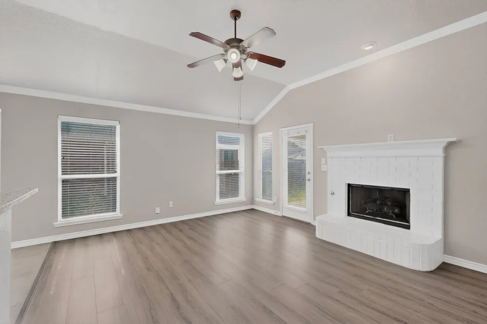 612 Mooney Drive Saginaw, TX 76179