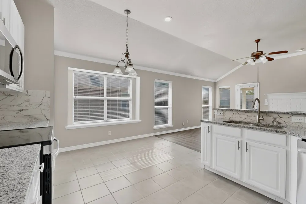 612 Mooney Drive Saginaw, TX 76179