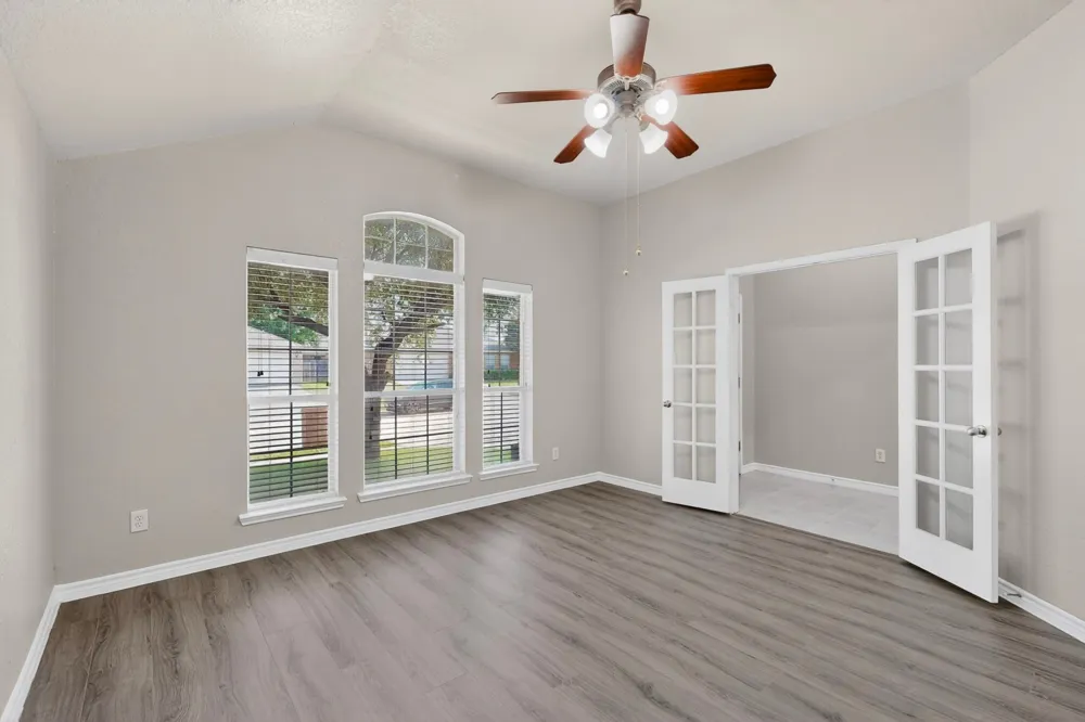 612 Mooney Drive Saginaw, TX 76179