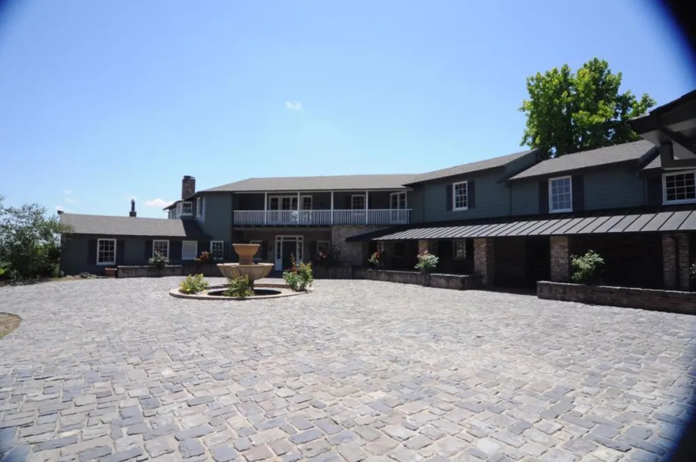 389 Moore Road Woodside, CA 94062
