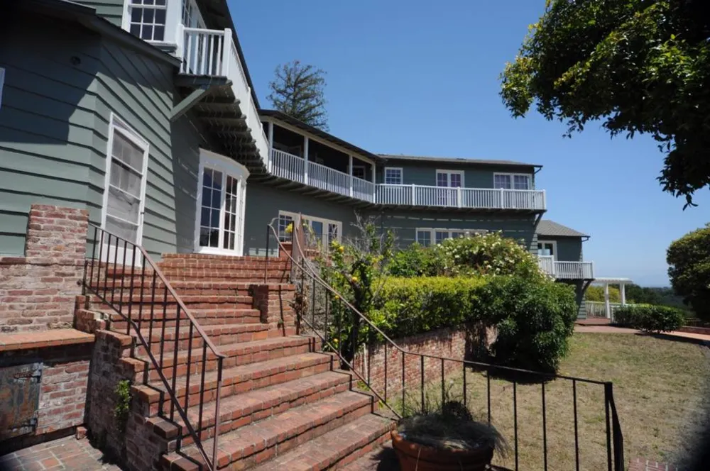 389 Moore Road Woodside, CA 94062