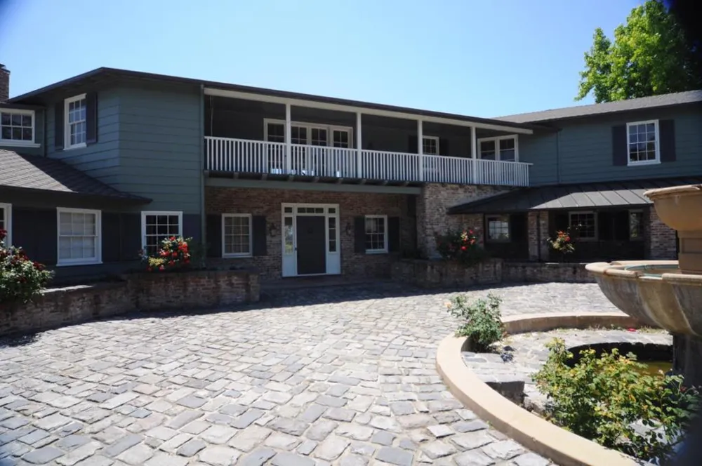 389 Moore Road Woodside, CA 94062