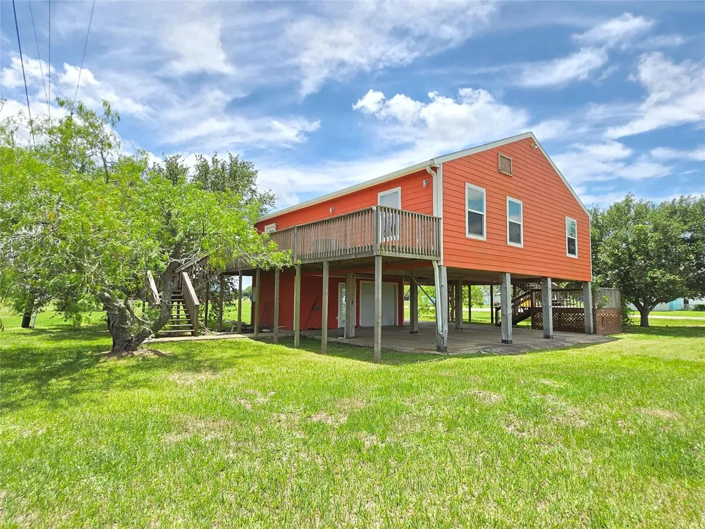 205 Buckskin Drive Palacios, TX 77465