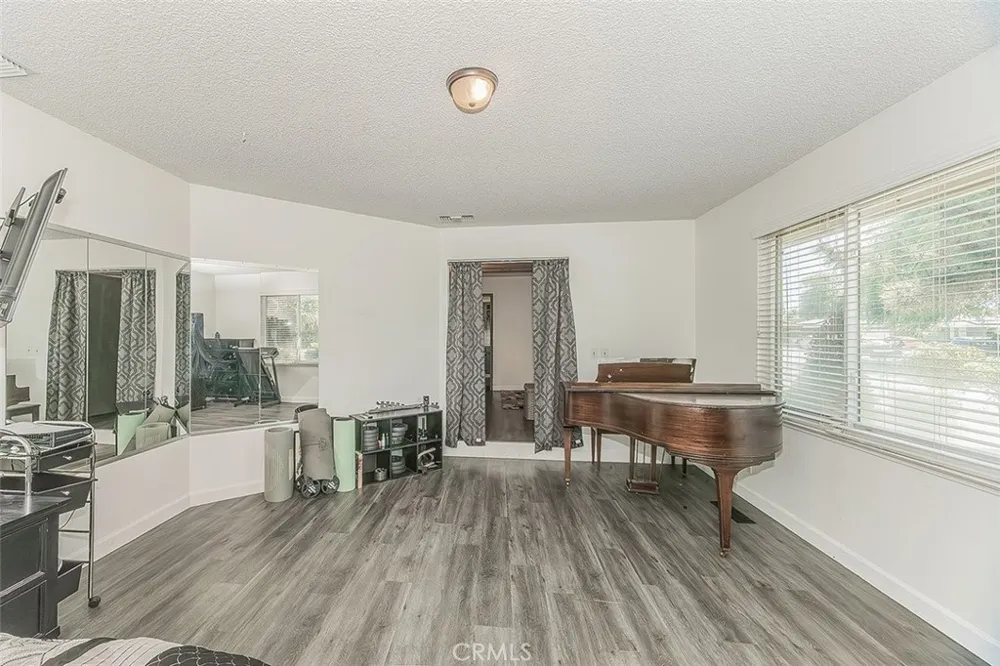 6326 Bergeron Fresno, CA 93704