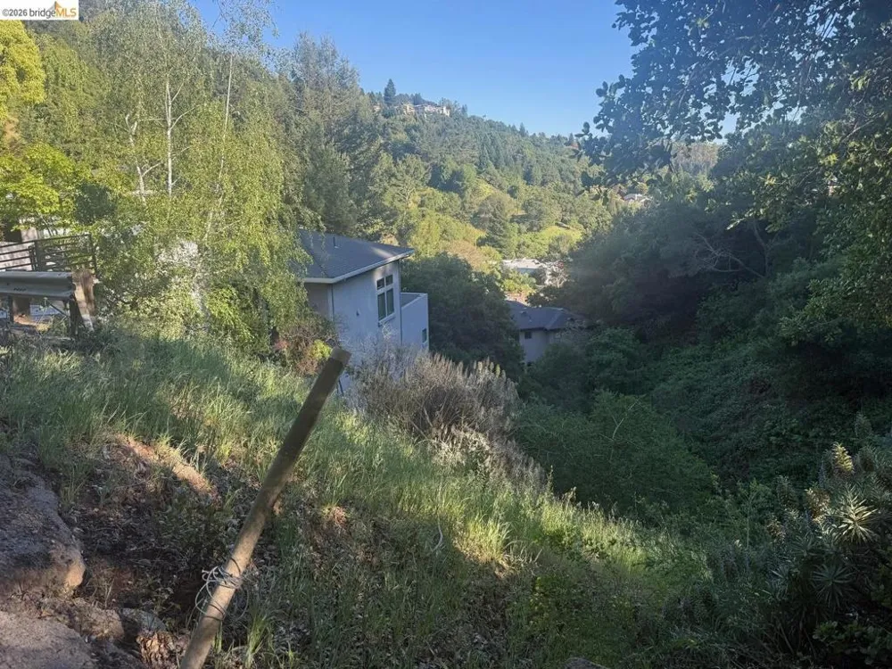 7158 Buckingham BLVD Berkeley, CA 94705