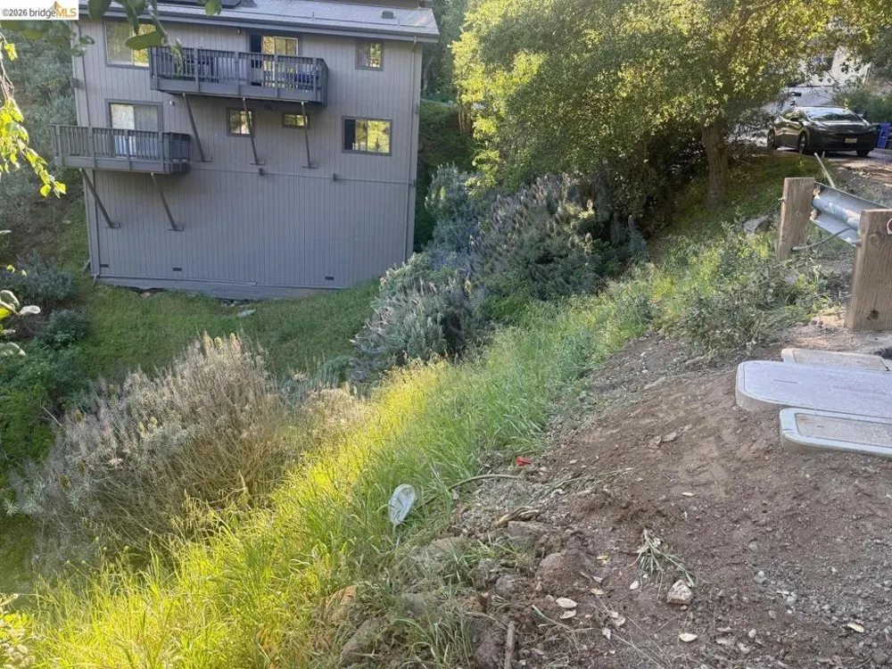 7158 Buckingham BLVD Berkeley, CA 94705