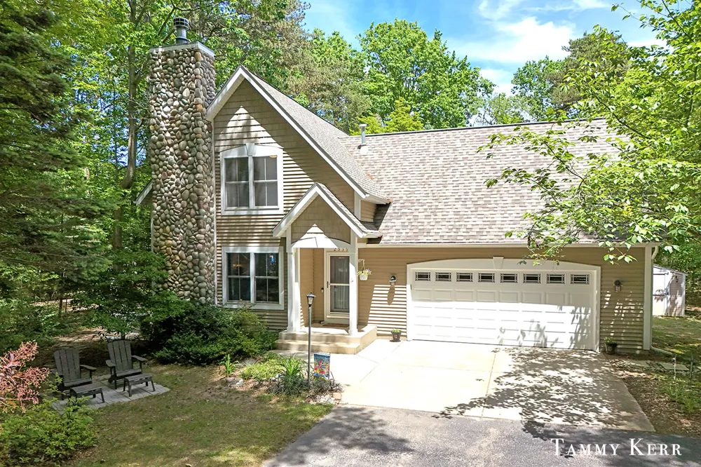 2339 Forest Trail Circle Fennville, MI 49408