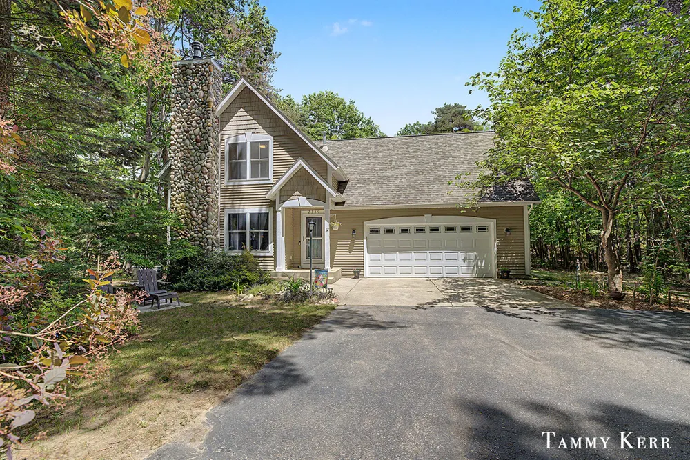 2339 Forest Trail Circle Fennville, MI 49408