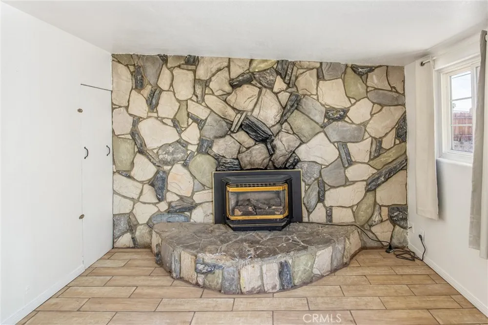 1609 De Anza Barstow, CA 92311