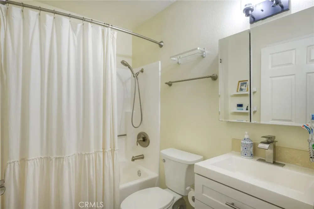 22196 Caminito Zaragoza Laguna Hills, CA 92653