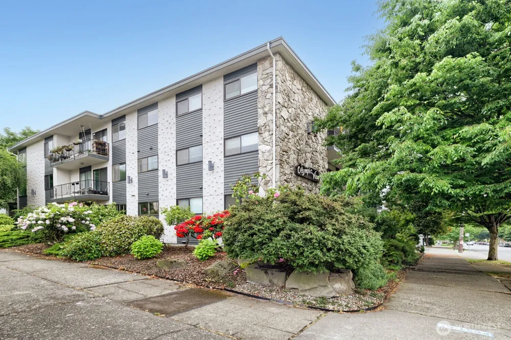6110 24th Avenue NW #203 Seattle, WA 98107