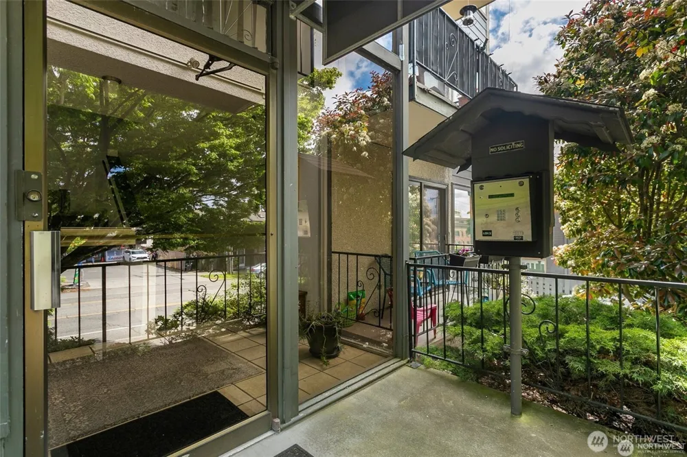6110 24th Avenue NW #203 Seattle, WA 98107