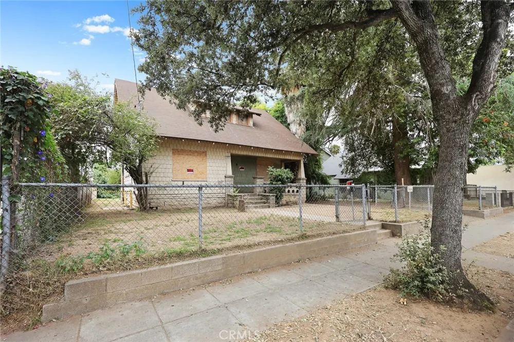 366 E Orange Grove Pasadena, CA 91104