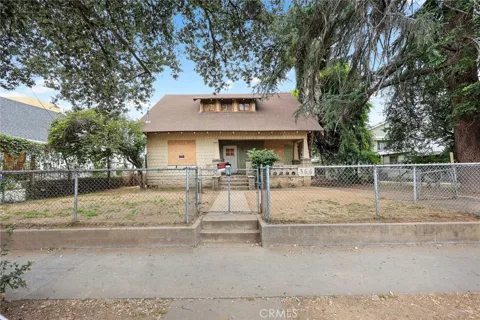 366 E Orange Grove