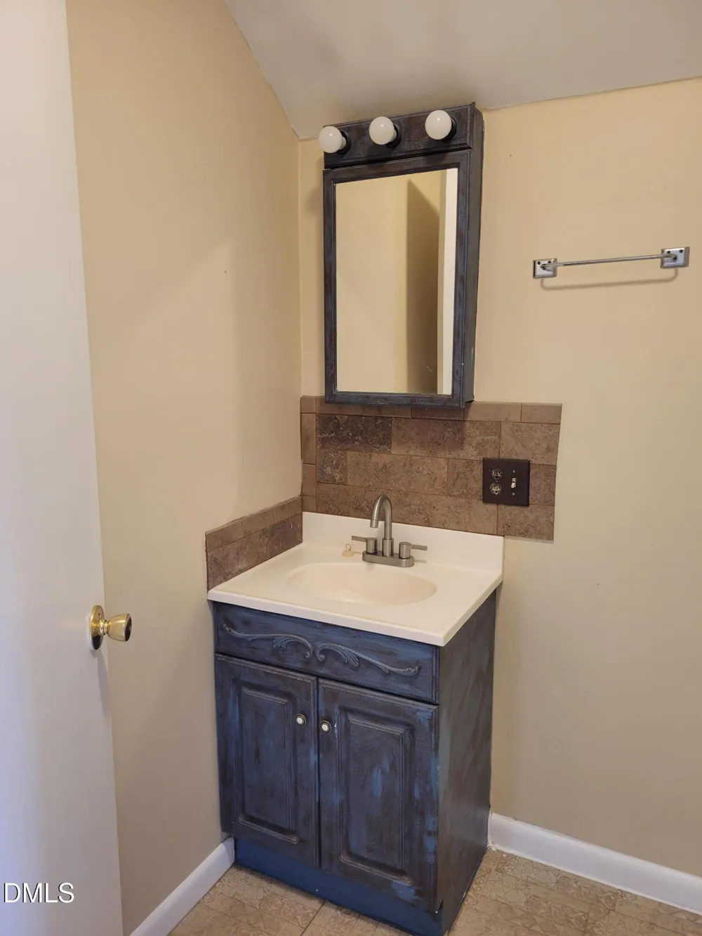 607 E Butler Avenue Liberty, NC 27298