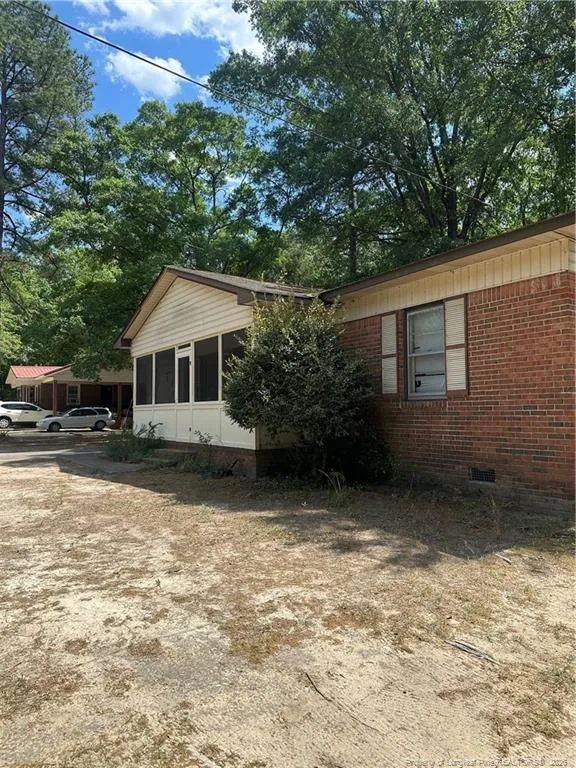 109 W Chestnut Street Maxton, NC 28364