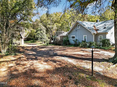 2711-A Ashe Street