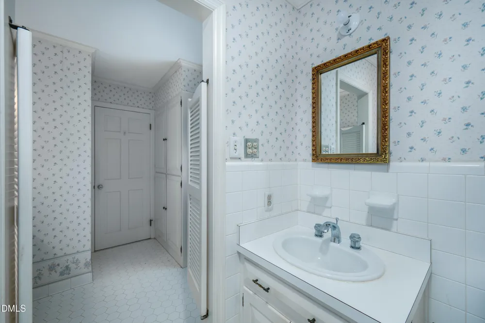806 Cliftwood Drive Siler City, NC 27344