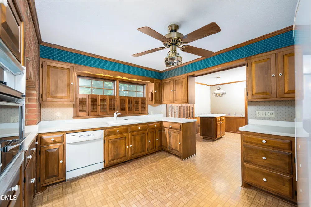 806 Cliftwood Drive Siler City, NC 27344