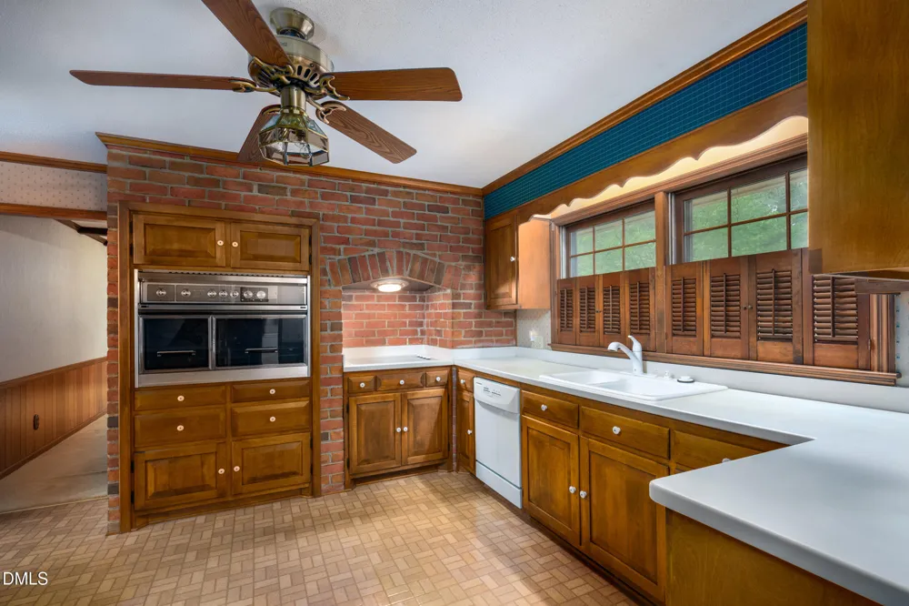 806 Cliftwood Drive Siler City, NC 27344